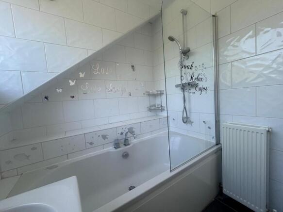 4 bed Detached for sale Image 11