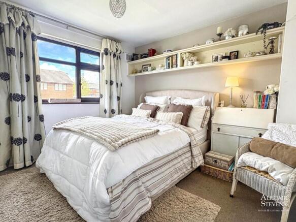 4 bed Semi-Detached for sale Image 11