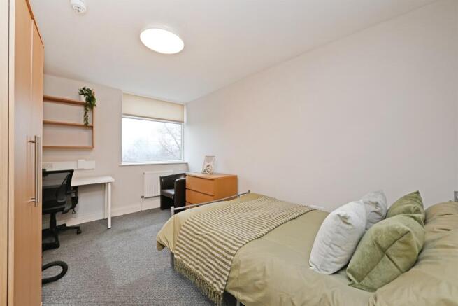 3 bed Apartment to rent Image 7