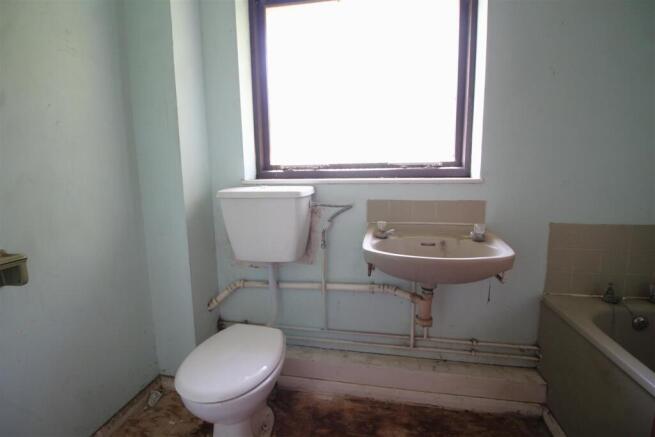 bathroom .JPG