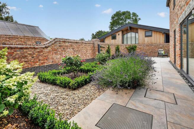2 bed Barn Conversion for sale Image 11