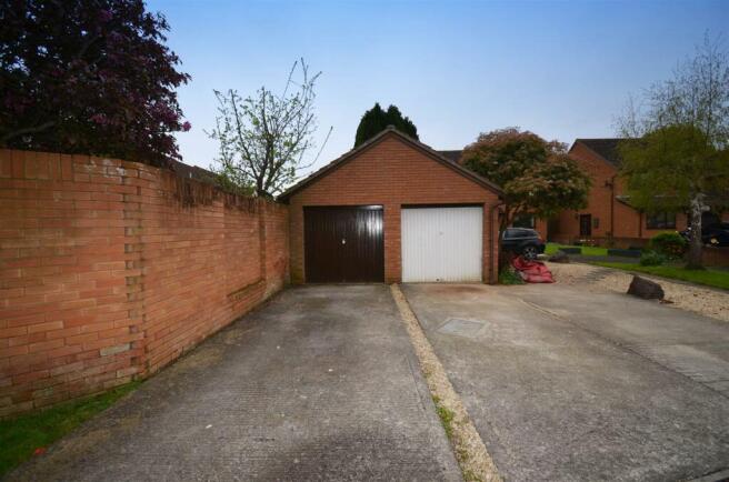 GARAGE & PARKING