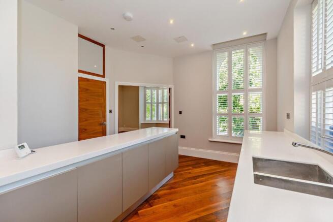 2 bed Apartment for sale Image 6
