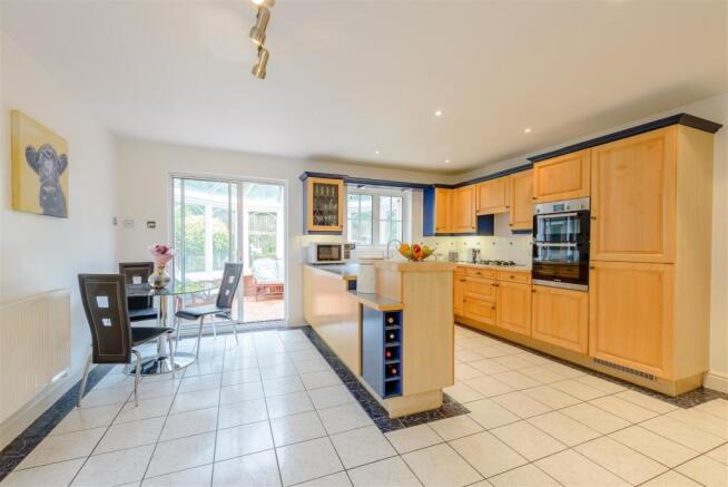 8420931-interior09.jpg