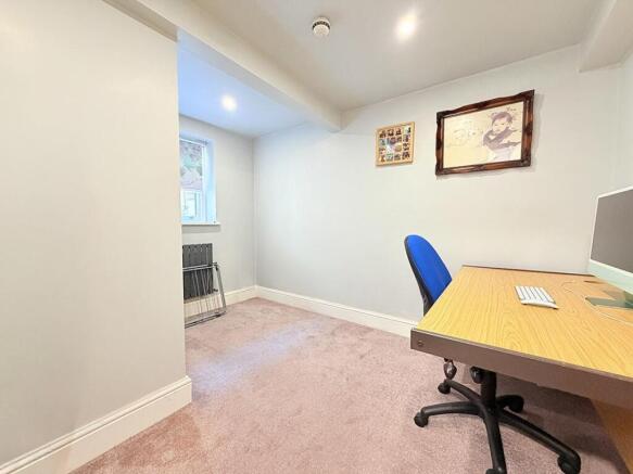 2 bed Flat for sale Image 8