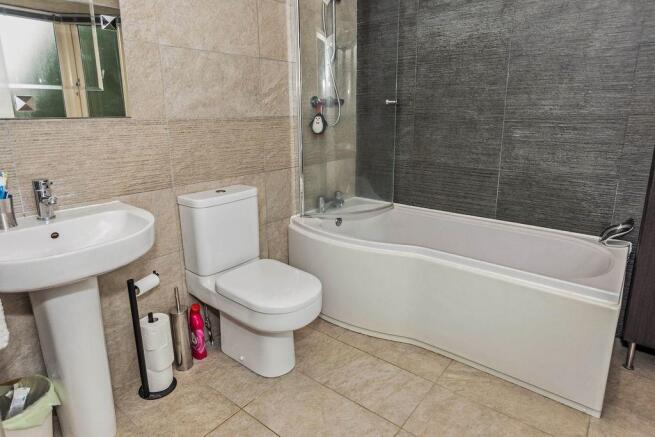 Ensuite to Bed 1
