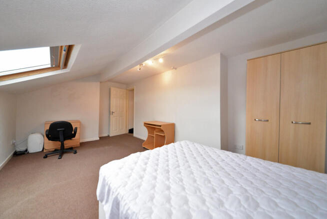 1 bed House Share to rent Image 5