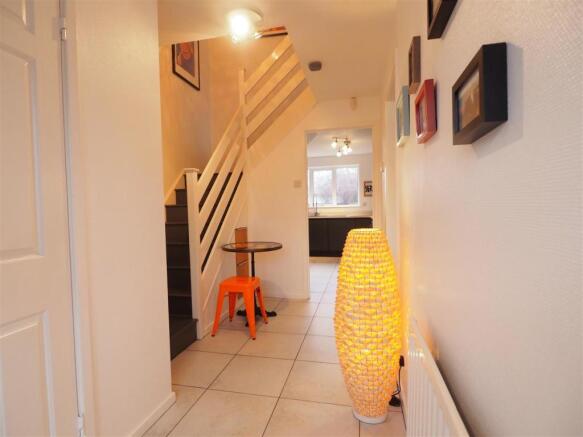 Inviting Entrance Hall 484