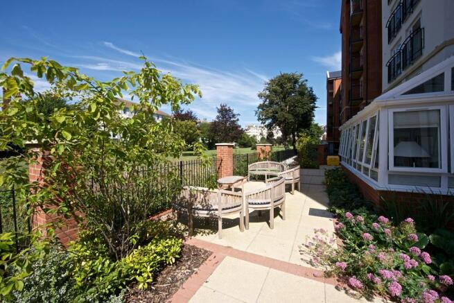 Martello Court - EASTBOURNE - Garden.jpg
