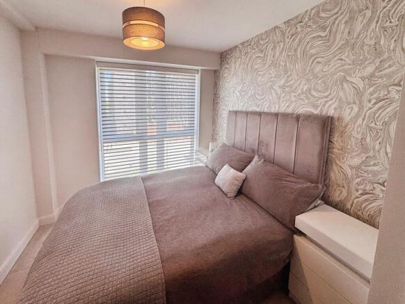 2 bed Flat for sale Image 6