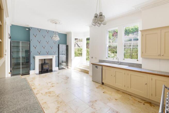 Kitchen ()