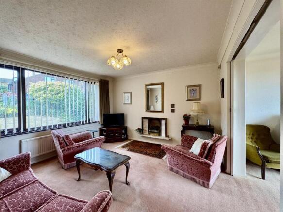 4 bed Detached Bungalow for sale Image 2