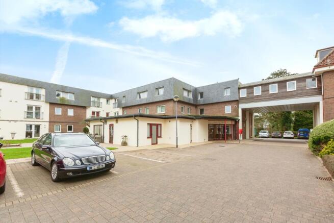 2-bed flat on Clyne Common, Swansea, SA3, £87,500