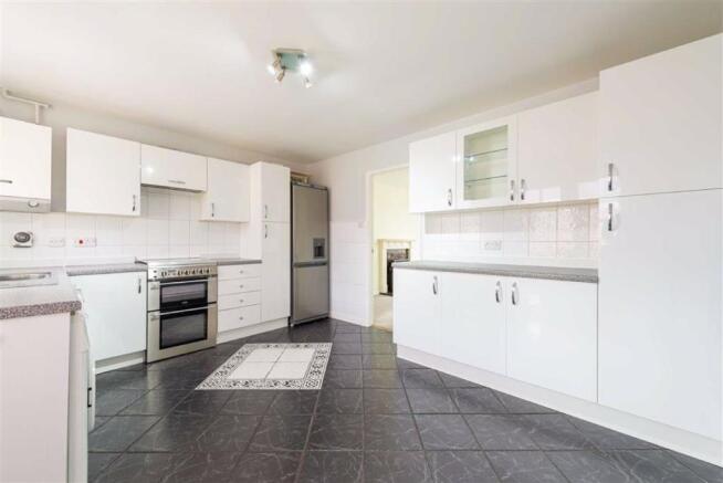KITCHEN/BREAKFAST ROOM