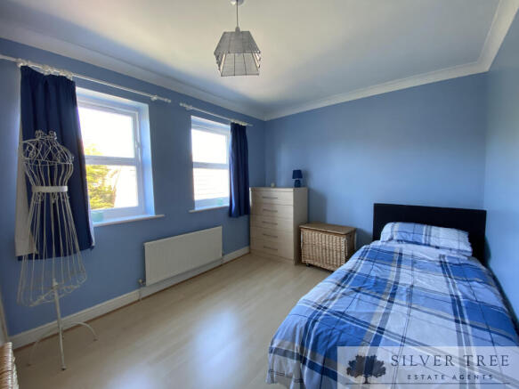 4 bed Detached for sale Image 8
