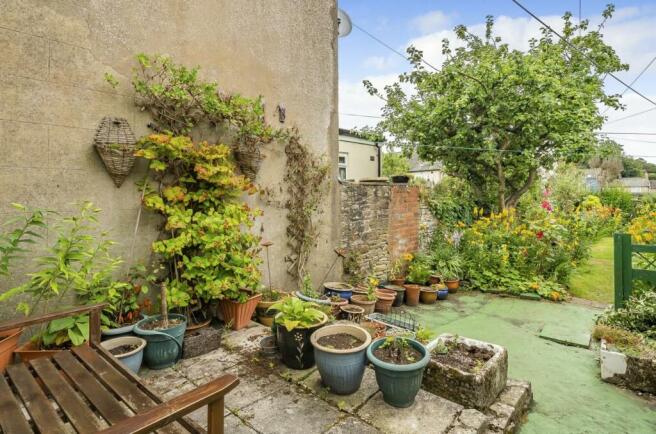 EXTERNALLY - GARDEN