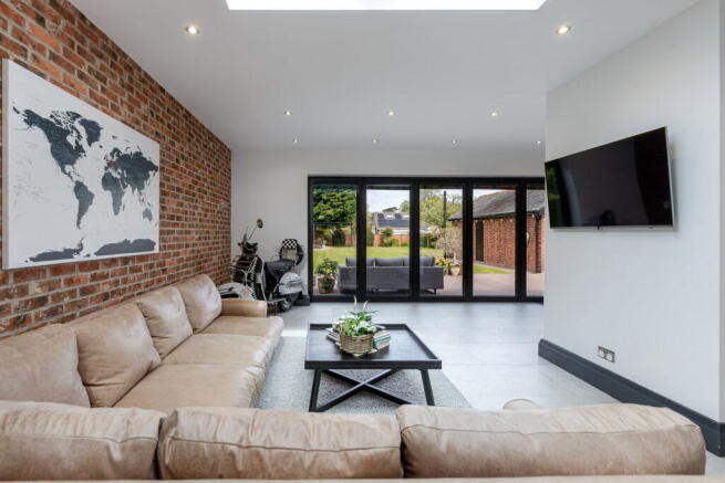 4 bed Detached for sale Image 8