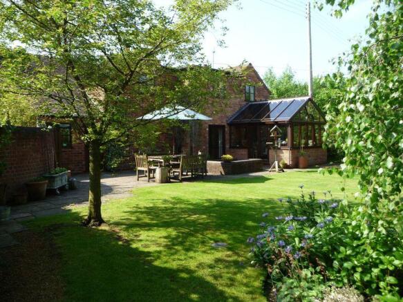 garden to house 1