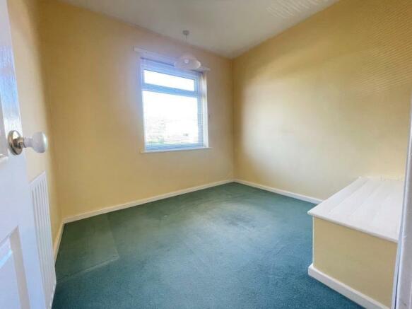 4 bed Semi-Detached to rent Image 7