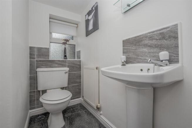 4 bed Detached for sale Image 11