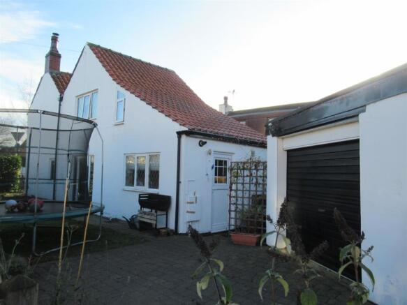 Garage & Driveway