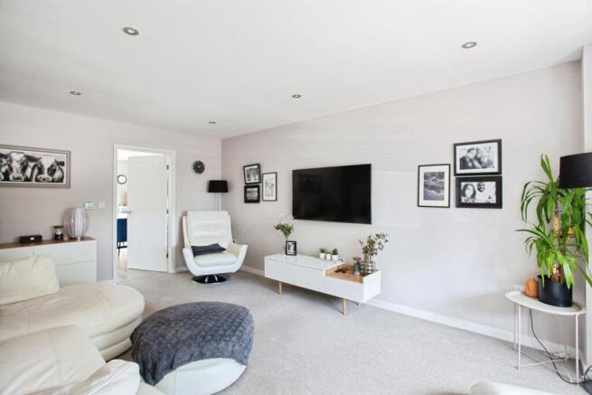 4 bed Town House for sale Image 6