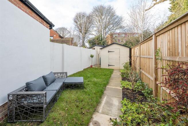 Avon Way, E18