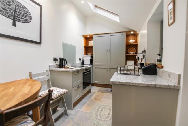 3 bed Terraced for sale Image 6