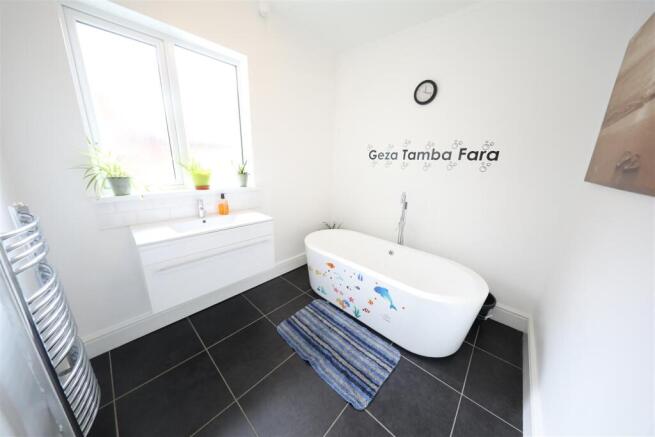 5 bed Terraced for sale Image 8