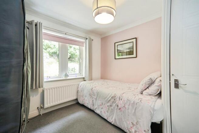 5 bed Detached for sale Image 11
