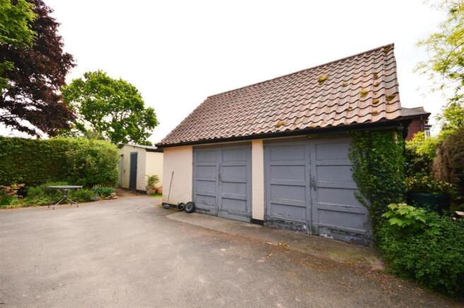 Double Garage.JPG