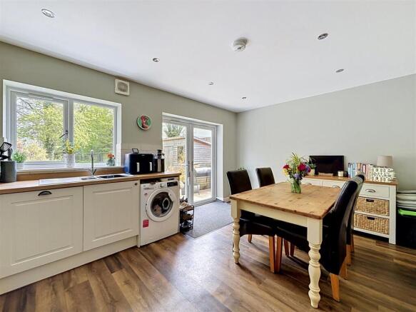 4 bed Semi-Detached for sale Image 5