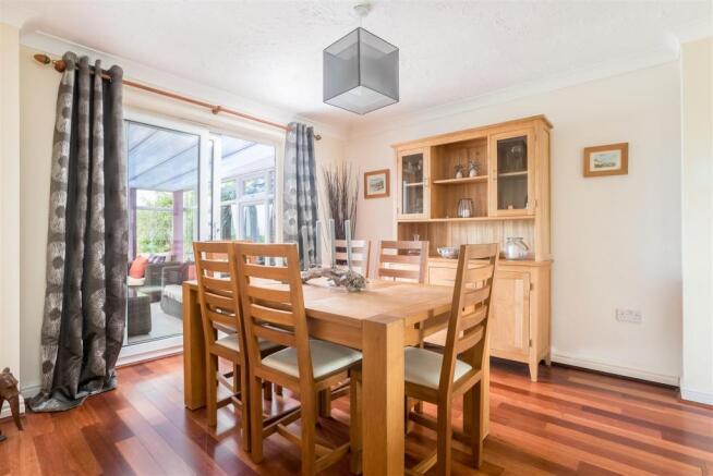 28 Millfield Close-11.jpg