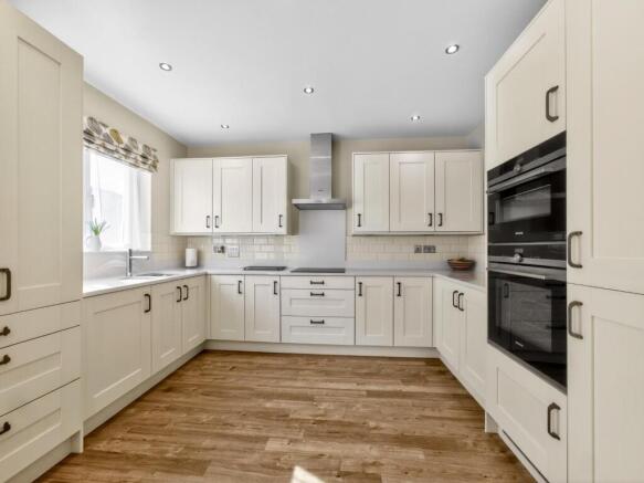 4 bed Detached for sale Image 8