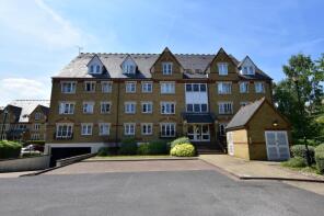 15, Roedean House, Exeter Close, Watford WD24 4BN