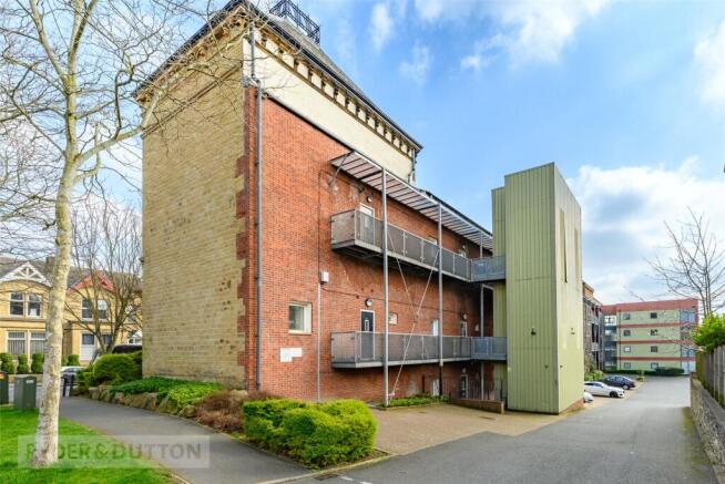 2 bed Apartment for sale in huddersfield