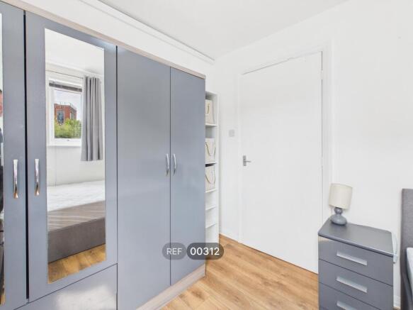1 bed Apartment to rent Image 11