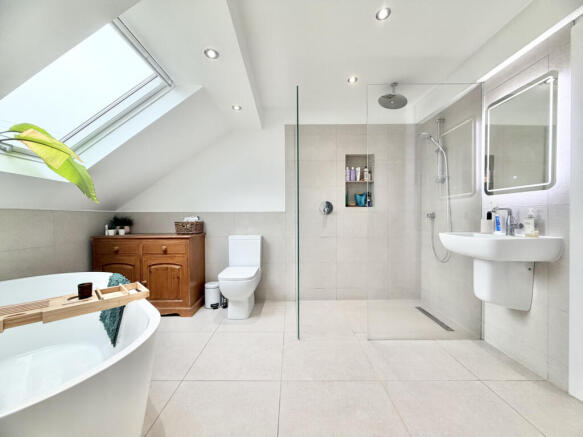4 bed Semi-Detached for sale Image 11