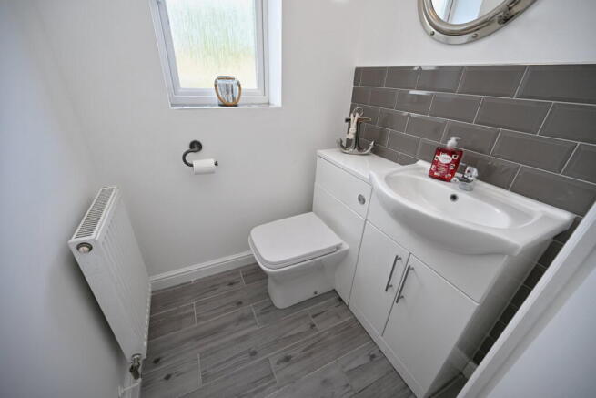4 bed Detached for sale Image 9