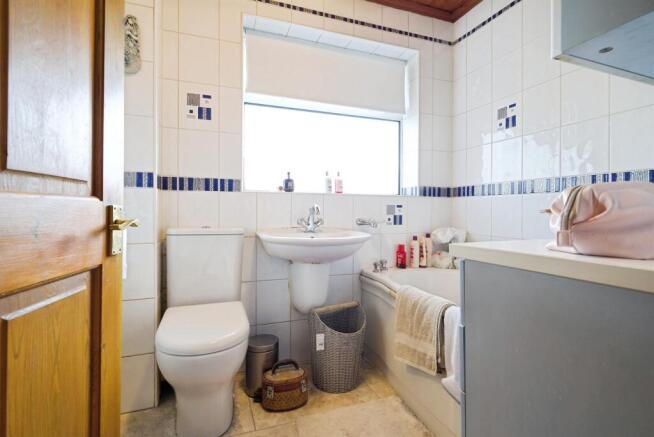 3 bed Semi-Detached for sale Image 11