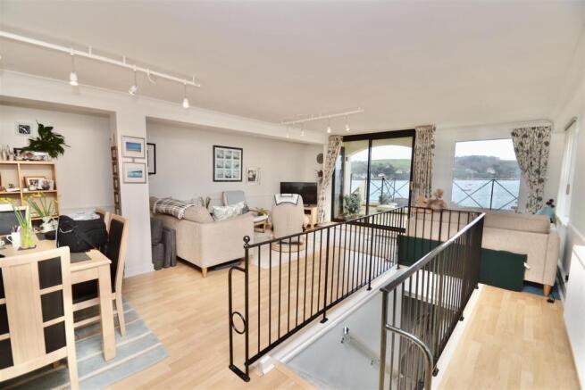 OPEN-PLAN LIVING ROOM