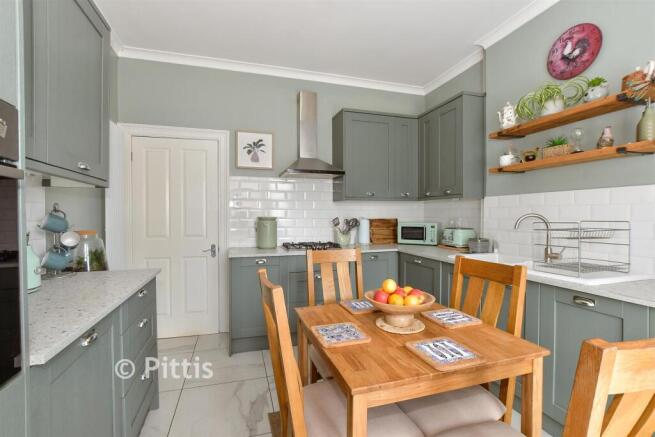 Kitchen/ Dining Room