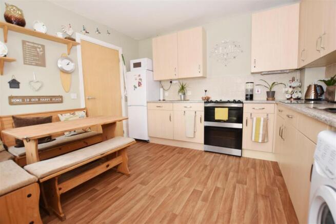 Kitchen 2.JPG