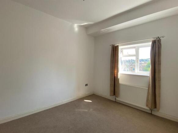 4 bed Terraced to rent Image 10