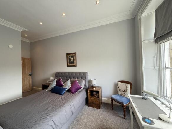 2 bed Flat for sale Image 9