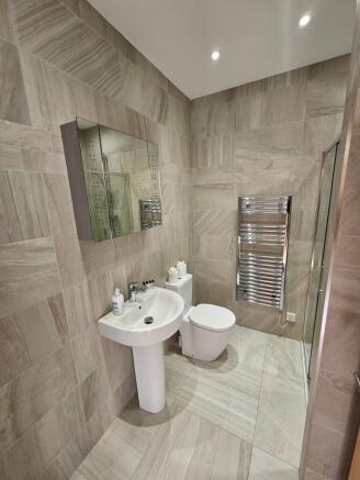 2 bed Apartment to rent Image 8