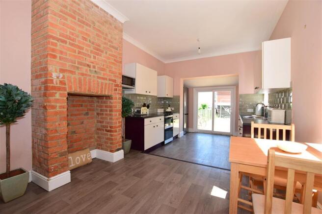 Kitchen/ Dining Room