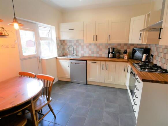 kitchen 2.JPG