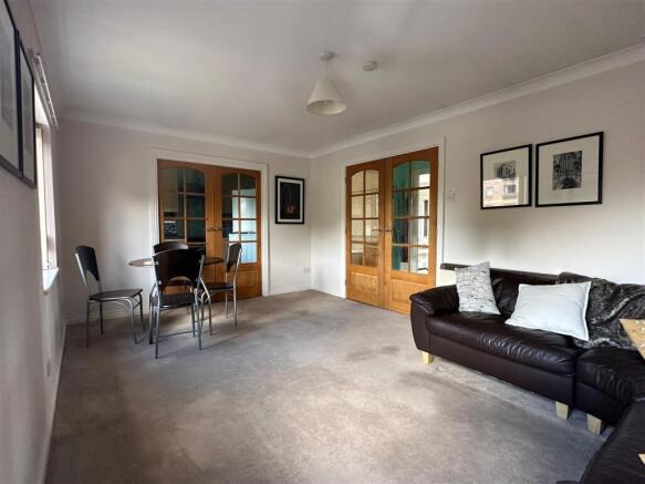 2 bed Apartment to rent Image 6