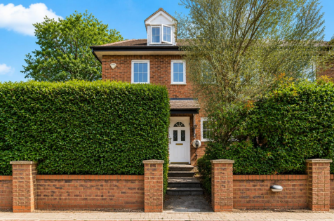 Hampton Close, Borehamwood
